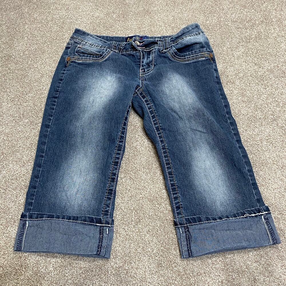Y2K 00s streetwear grunge Whiskered Distressed Angels Capri Bermuda Shorts Sz 9